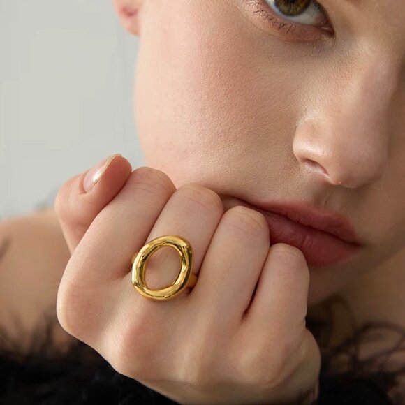 NWT Statement Chunky Oval Cut-Out Ring Sz. 8 18K Gold Plated - Picture 9 of 10